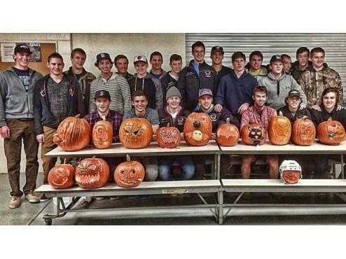 Wings Enjoy Pumpkin Carving